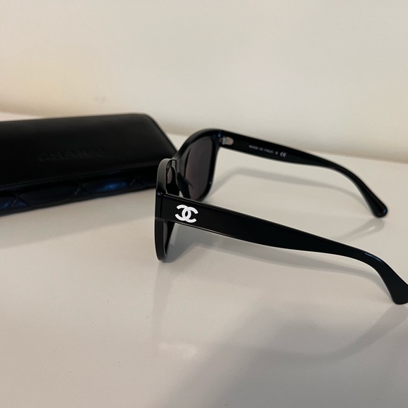 Chanel sunglasses. - Picture 9 of 12